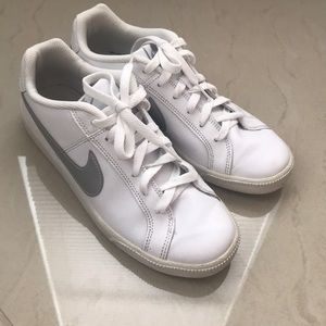 Nike Court Royale